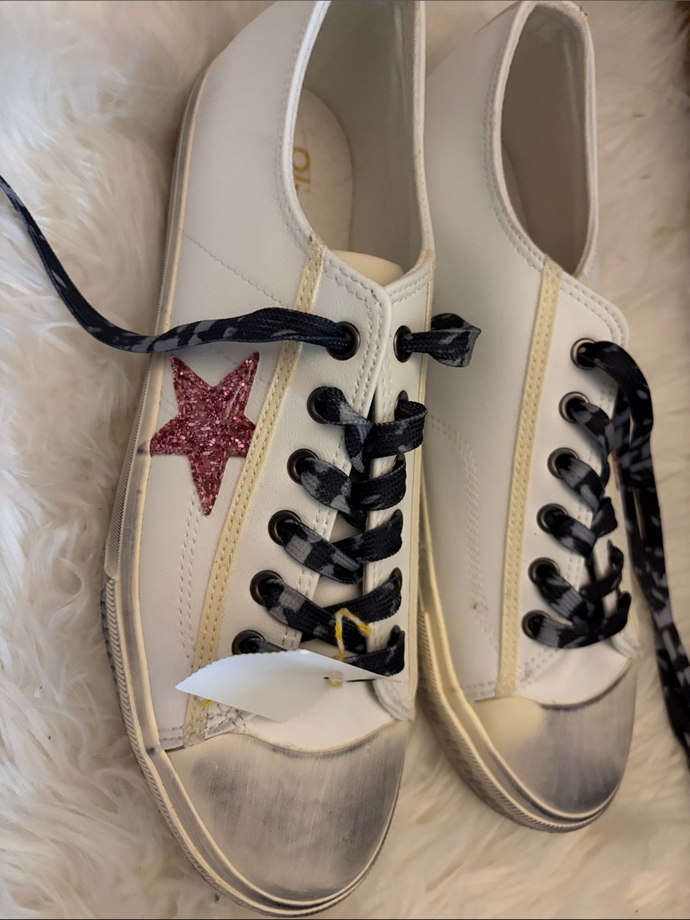 Yoki White Low-Top Sneakers with Pink Glitter Star Accent